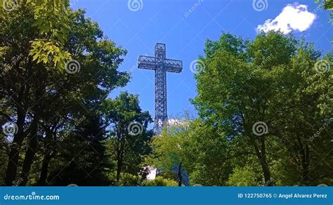 A Cross Over Mont Royal in Montreal Stock Image - Image of christianity, faith: 122750765