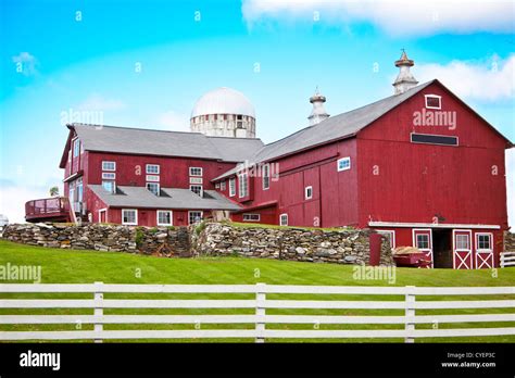 Traditional American Farm House High Resolution Stock Photography and Images - Alamy