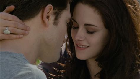 Edward & Bella kissing - Isabella Marie Cullen Photo (35752422) - Fanpop