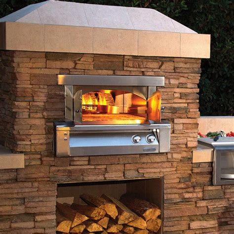 Alfresco 30-Inch Built-In Gas Outdoor Pizza Oven | Extreme Backyard Designs