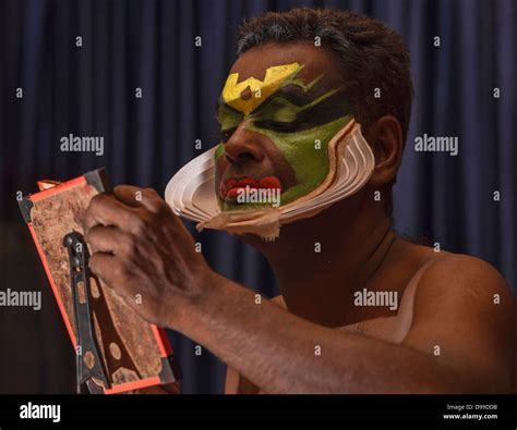 traditional Kathakali dance performer in Kerala, India Stock Photo - Alamy