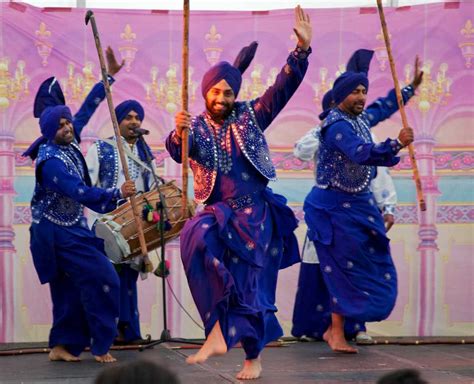 Punjabi Culture | Traditions, Food, Dance, Art Forms & More (2022)