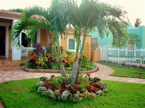 19 Exceptional Ideas To Decorate Your Landscape With Palm Trees