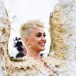 50 Gorgeous Katy Perry Hairstyles to Try in 2022