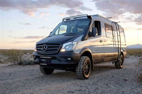 Découvrez le fourgon Mercedes Sprinter 4x4 préparé par SportsMobile - Nos actus | Camping-car ...