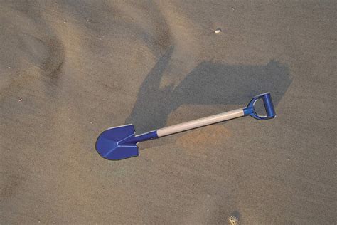 Beachgoer Pack of 3 32-Inch Heavy Duty Metal Beach Shovels