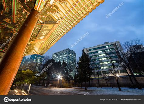 Traditional Korean Style Architecture Seoul South Korea Stock Photo by ©kanuman 207207024