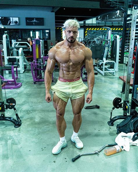 Jo Lindner's Workout Routine & Diet: Build Muscle and Shred Like a Pro - Bodybuilding Gold