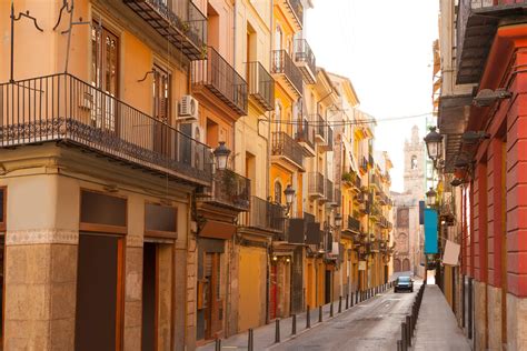 Valencia Old Town Tour with Wine & Tapas in 11th Century Monument - Tourist Journey