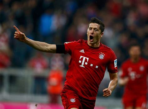 Robert Lewandowski Scores Five Goals in Nine Minutes for Bayern Munich ...