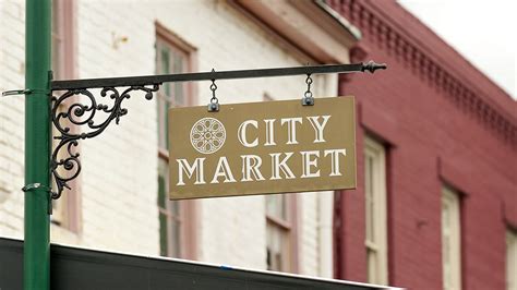 City Market Savannah: What to See & What to Skip! - Savannah First-Timer's Guide