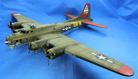 200以上 b-17g flying fortress bomber 479834-B-17g flying fortress bomber