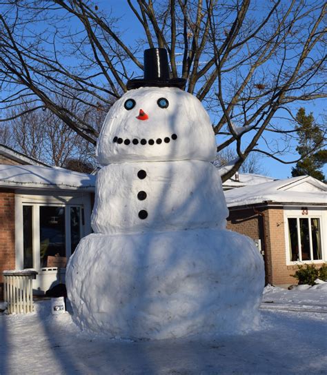 Giant Snowmen take over Barrie – Canadian Military History