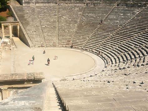 Archaeology vacation in Greece | Responsible Travel