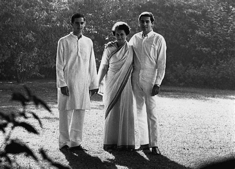 Rajiv Gandhi Death Anniversary: Family Tree And Rare Photos of Late Former Prime Minister | 📝 ...