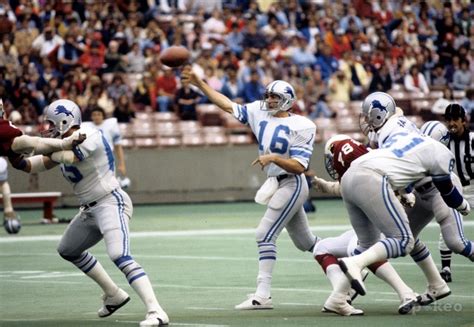 Detroit Lions quarterback Gary Danielson (16) in action against the St. Louis Cardinals at Busch ...