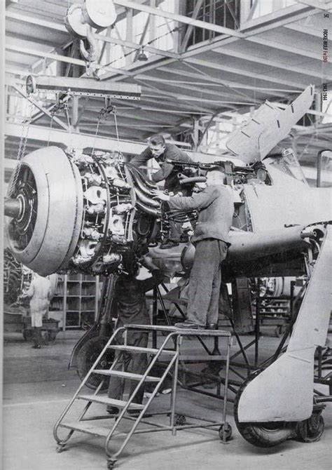 A BMW 801 being installed into an Fw 190 A : WWIIplanes