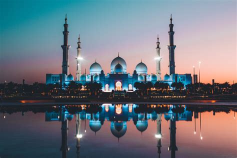 Abu Dhabi vs Dubai - Where To Go On Your Next UAE Holiday?