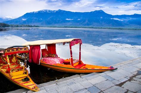 Shikara boat in Dal lake, Kashmir #India | Holiday destinations in ...