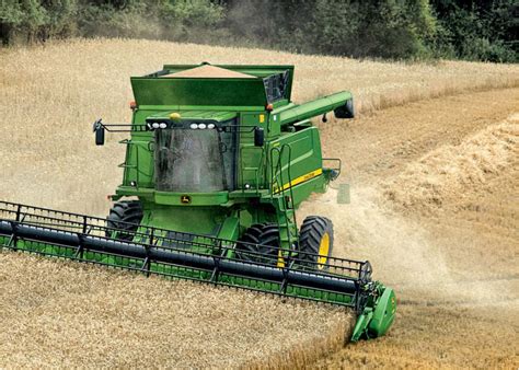 Combine Harvester, Its Uses, Types And Leading Manufacturers in the USA