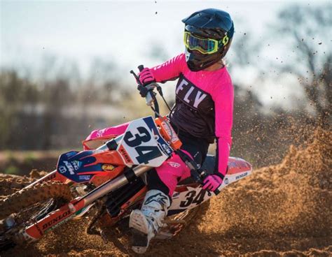 Best Dirt Bikes For Women - How to Choose | MOTODOMAINS