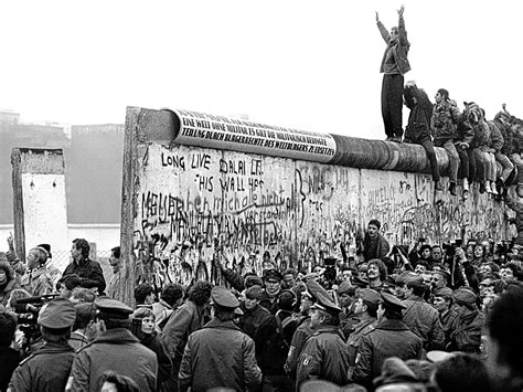 The Fall of the Berlin Wall in 1989 - Platform Communications