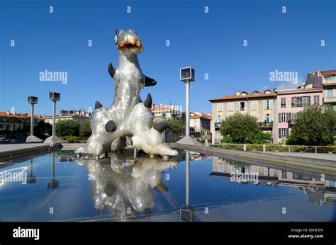 Loch ness monster sculpture hi-res stock photography and images - Alamy