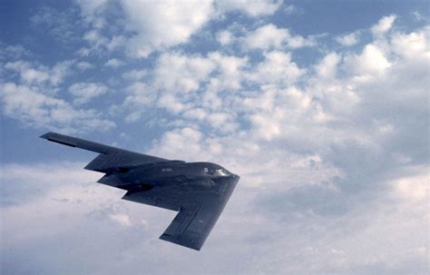 How the Sophisticated B-2 Spirit Stealth Bomber Stays Invisible | LaptrinhX / News