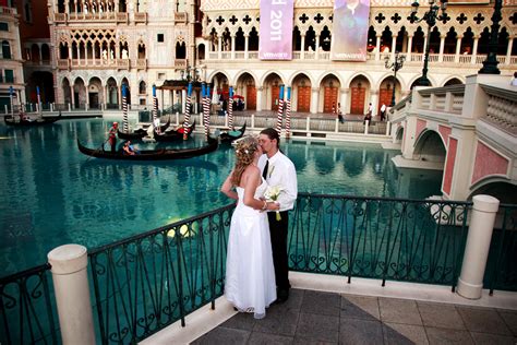 Vegas for Lovers - USA - Weddings in Vegas - Shine! Online Magazine