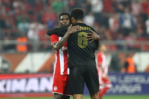 Olympiakos dominate AEK (3-0) (photos) | protothemanews.com