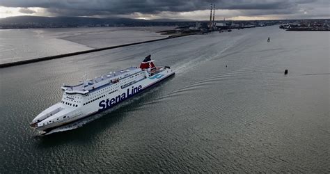 Fast ferry to Holyhead, Dublin Port, Ireland. [OC] [2912x1536] : r/AerialPorn