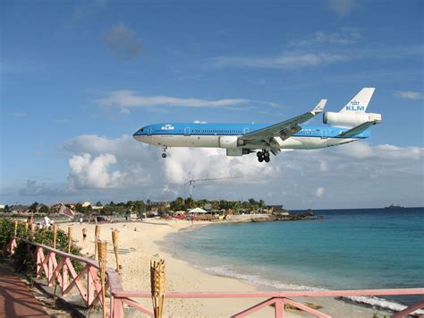 Planes landing at the Princess Juliana Airport, St. Maarten - KLM DC-10 ...