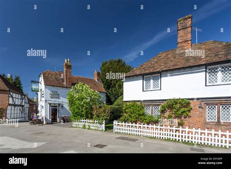 Chilham square chilham kent england hi-res stock photography and images ...