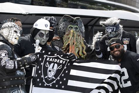 Raiders give new, old fans something to cheer in Las Vegas debut | Las Vegas Review-Journal