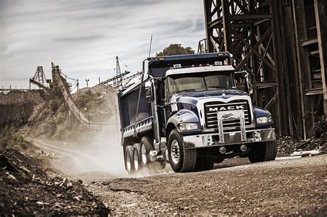 Mack Trucks Wallpapers