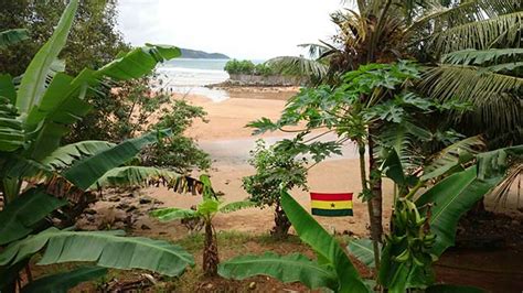 Busua Beach - Ghana's Surfing Capital | Beachmeter.com