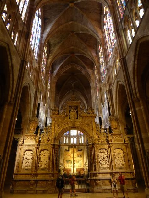 The Road Goes Ever On: Leon Cathedral: Interior