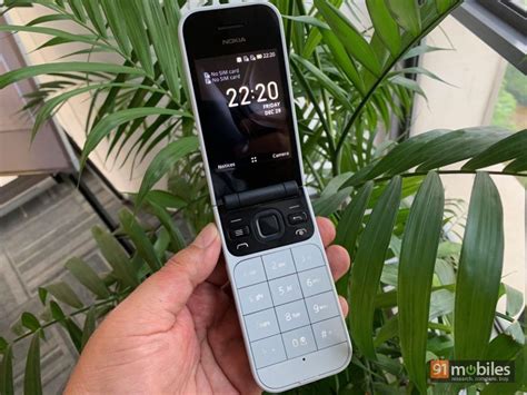 Nokia 2720 Flip: first look at the nostalgia-inducing clamshell phone | 91mobiles.com