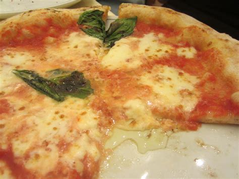 pizza margherita Archives - attheitaliantable.com