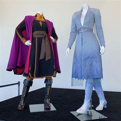 Anna and Elsa costumes at the d23expo - Frozen 2 Photo (42974908) - Fanpop