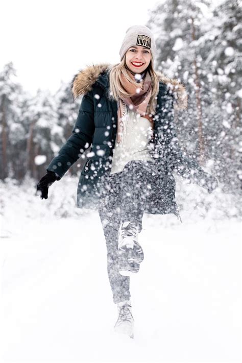 Winter photography session | Winter portraits photography, Snow ...