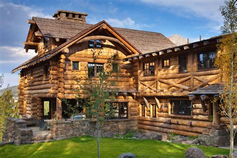 Mountain chic cabin exudes rustic-luxe style in Big Sky Country | Rustic exterior, Rustic house ...