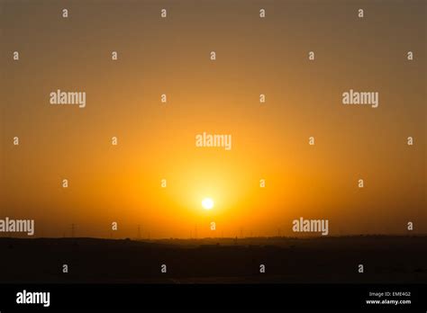 Dubai sunset desert hi-res stock photography and images - Alamy