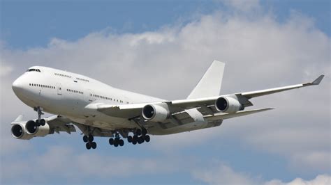 Boeing 747 cargo plane makes emergency landing shortly after takeoff at Miami airport - KYMA