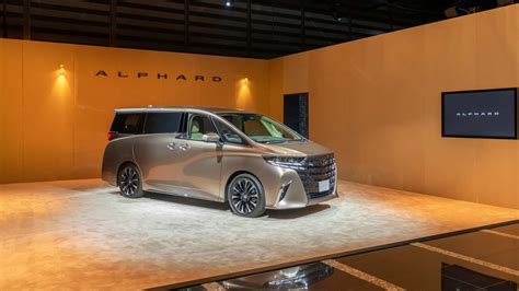 Toyota Hybrid Minivan 2024 - Ynes Tamarra