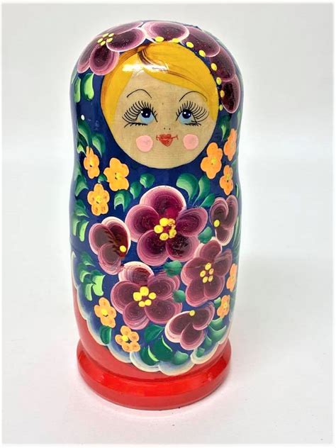 Hand Painted Russian Dolls Matryoshka Babushka Traditional 7 dolls | Woodeeworld