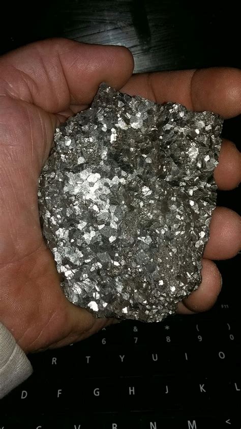 Platinum ore | Raw gemstones rocks, Rock minerals, Minerals and gemstones