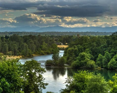 Sacramento River | HDR creme