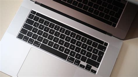 Premium Photo | Macbook pro 16" keyboard