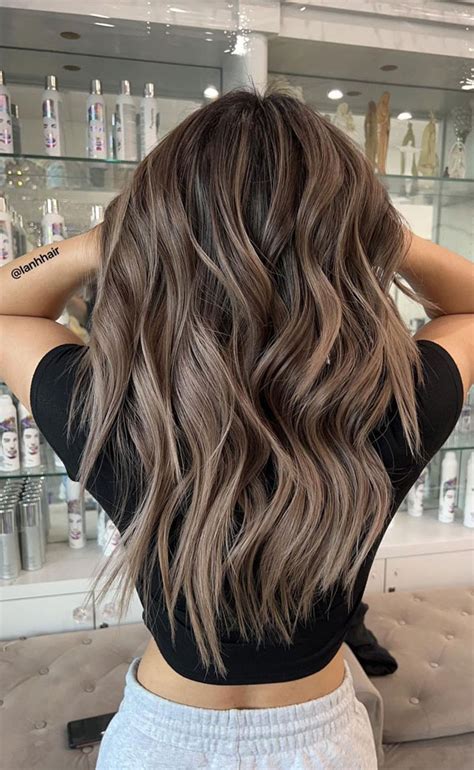 30+ Hair Colour Trends To Try in 2023 : Mushroom Brown Textured Cut